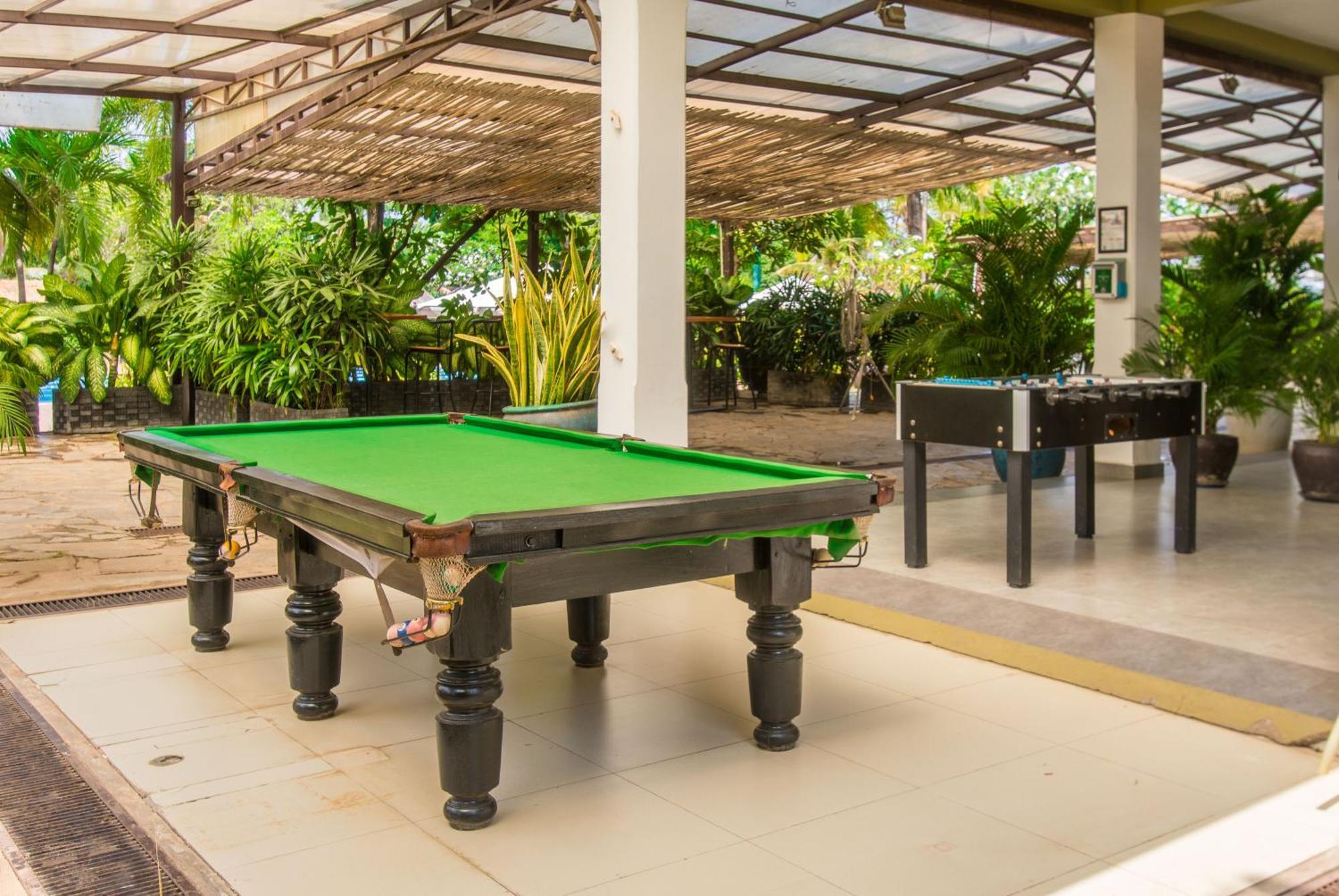 Hotel Cambodian Country Club Phnom Penh Esterno foto