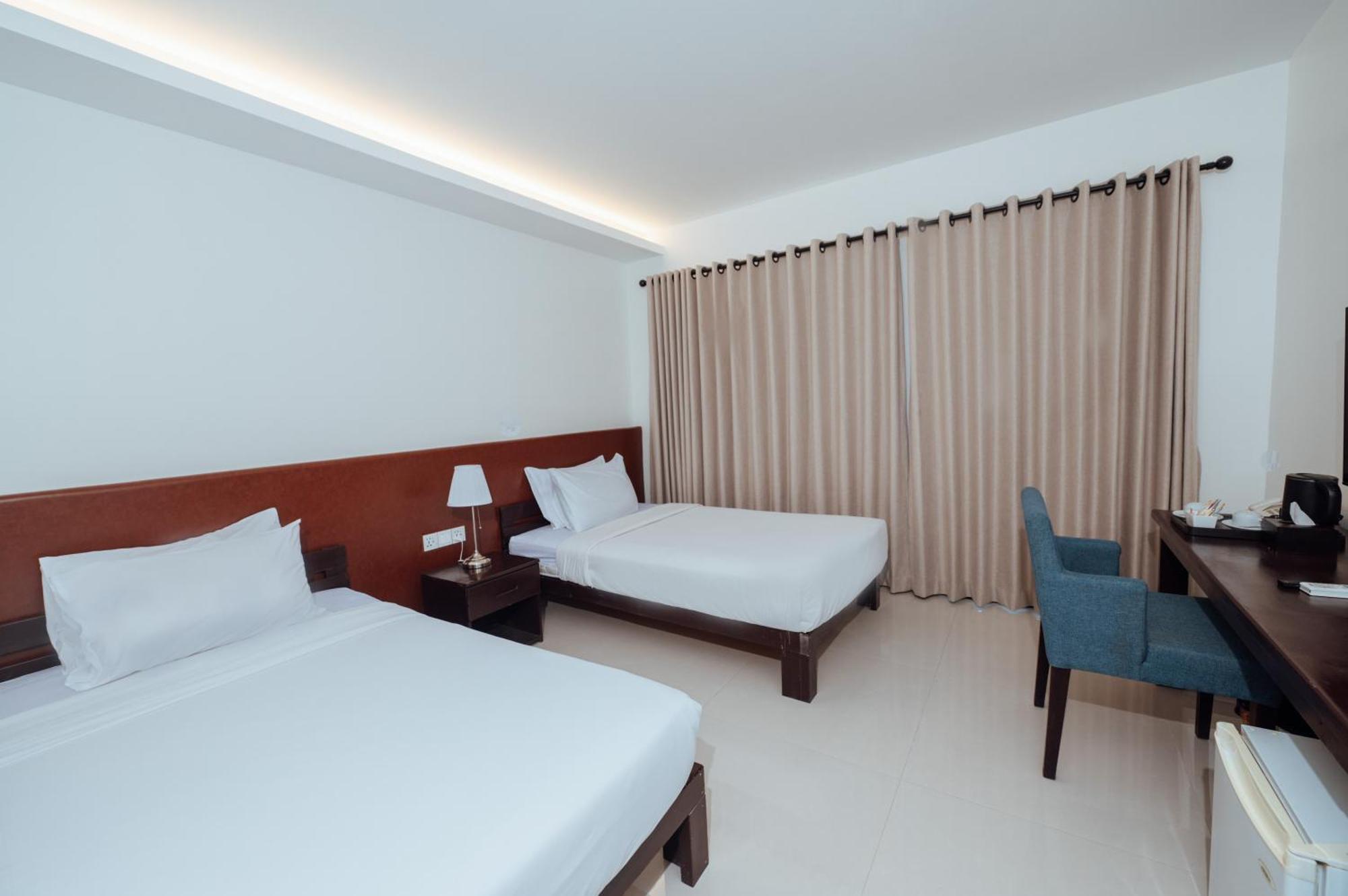 Hotel Cambodian Country Club Phnom Penh Esterno foto