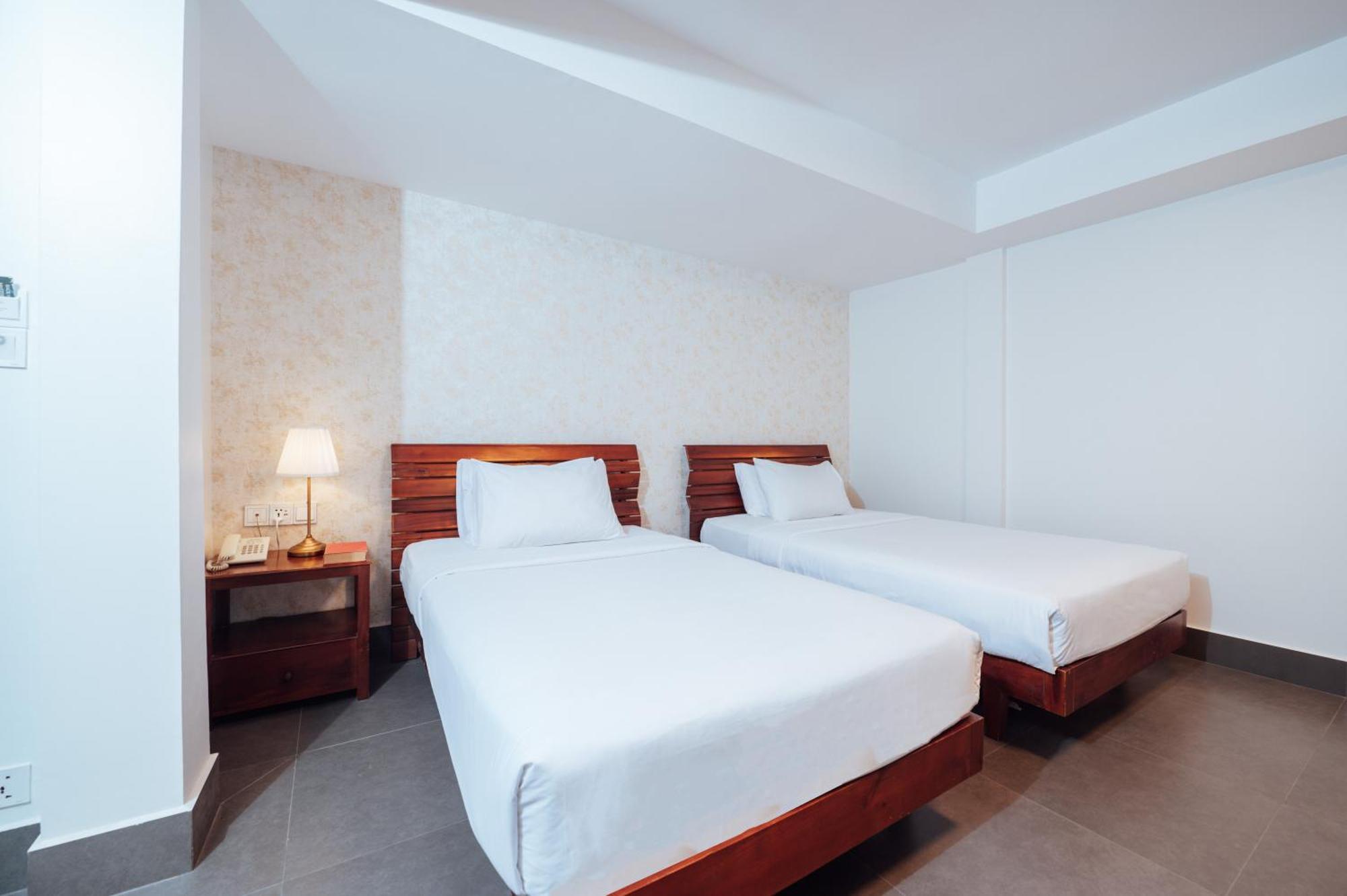 Hotel Cambodian Country Club Phnom Penh Esterno foto