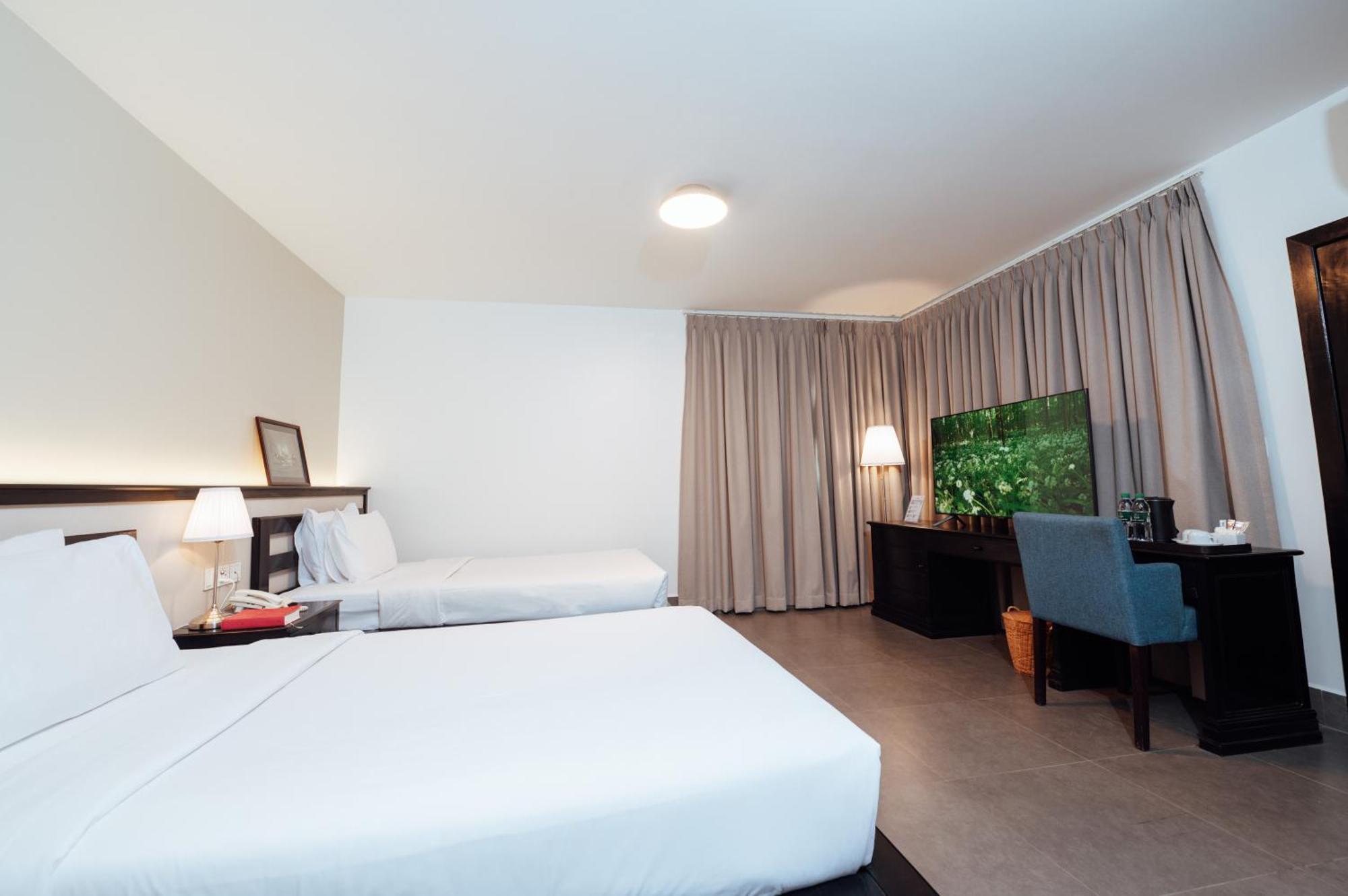 Hotel Cambodian Country Club Phnom Penh Esterno foto