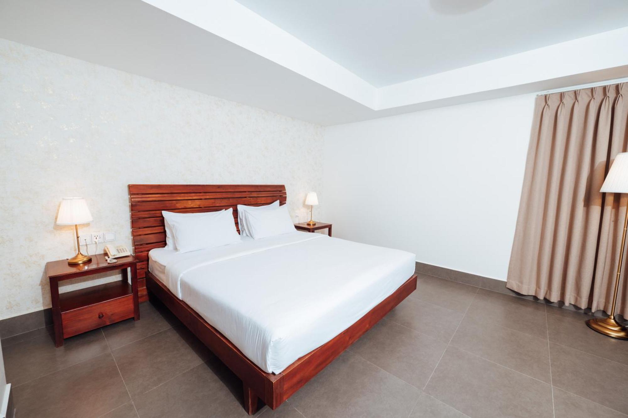 Hotel Cambodian Country Club Phnom Penh Esterno foto