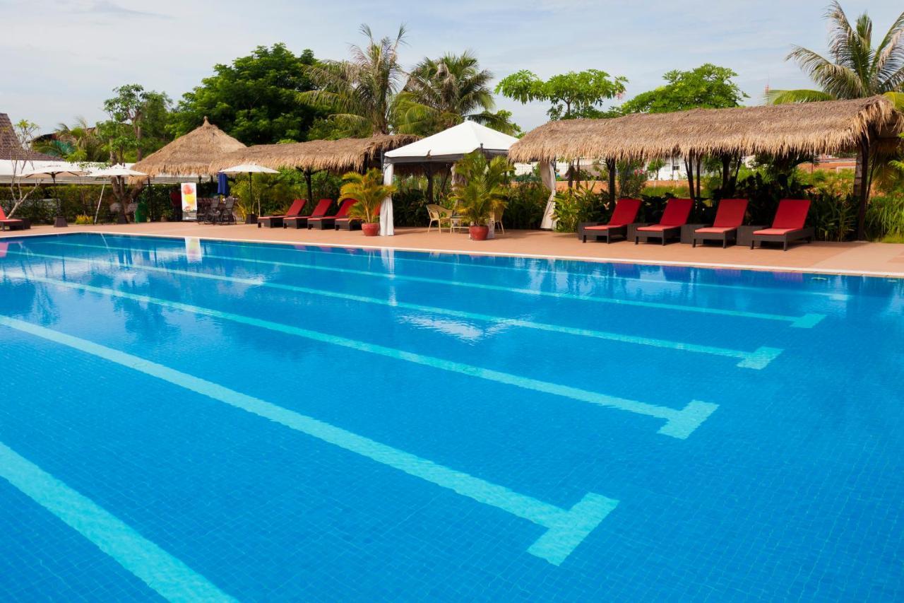 Hotel Cambodian Country Club Phnom Penh Esterno foto