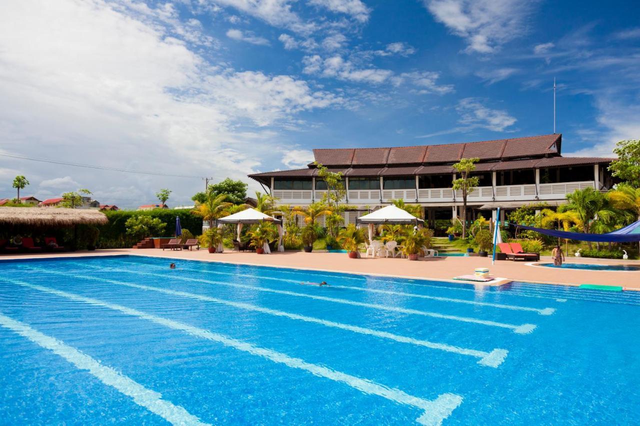 Hotel Cambodian Country Club Phnom Penh Esterno foto
