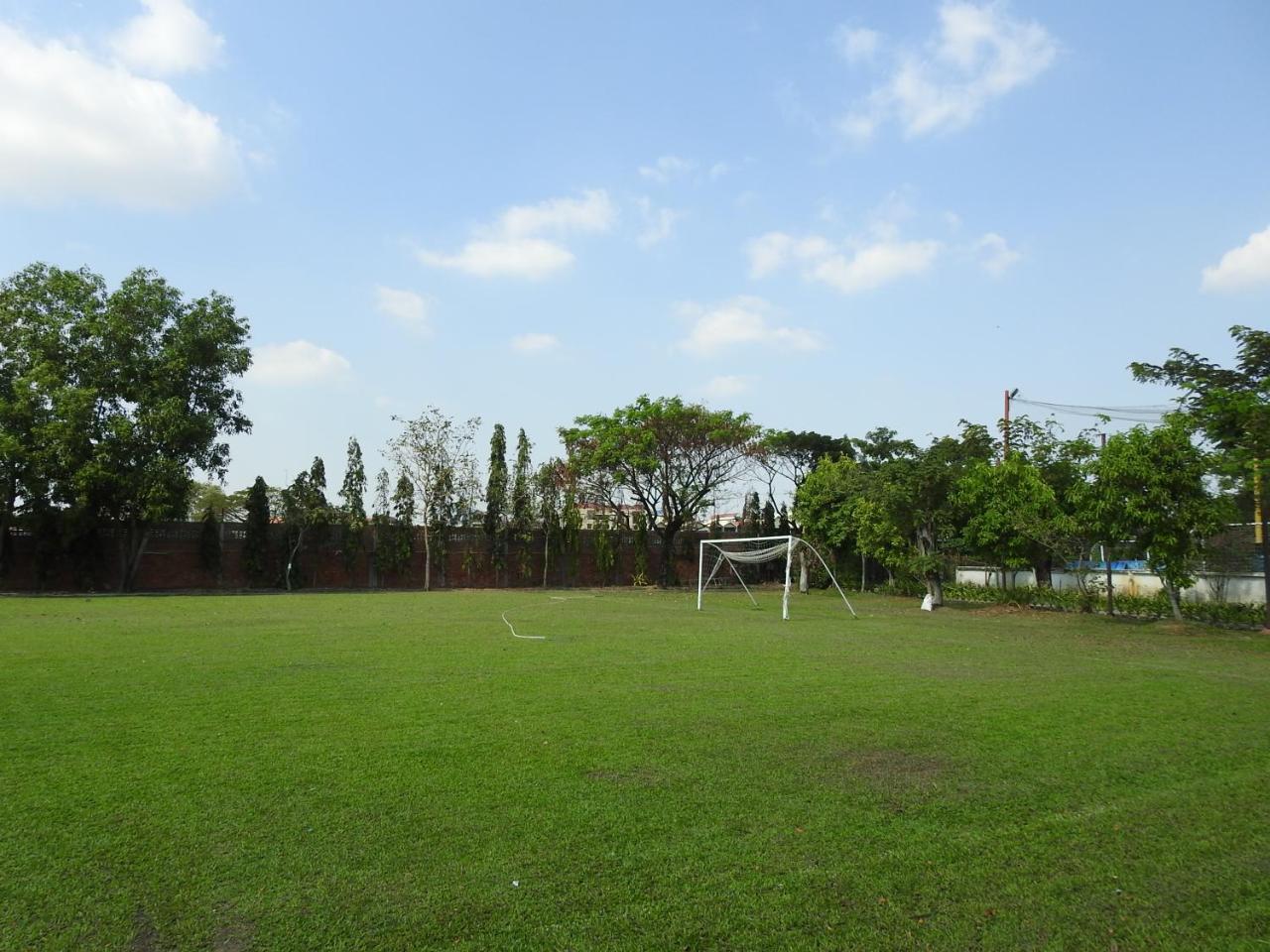 Hotel Cambodian Country Club Phnom Penh Esterno foto