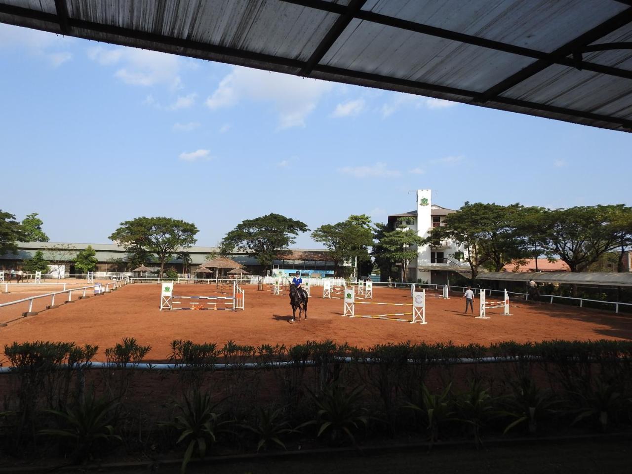 Hotel Cambodian Country Club Phnom Penh Esterno foto