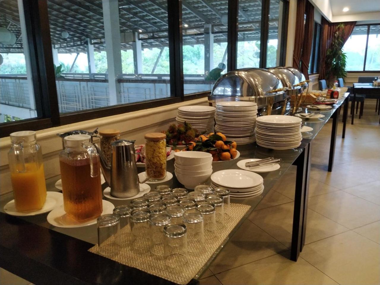Hotel Cambodian Country Club Phnom Penh Esterno foto
