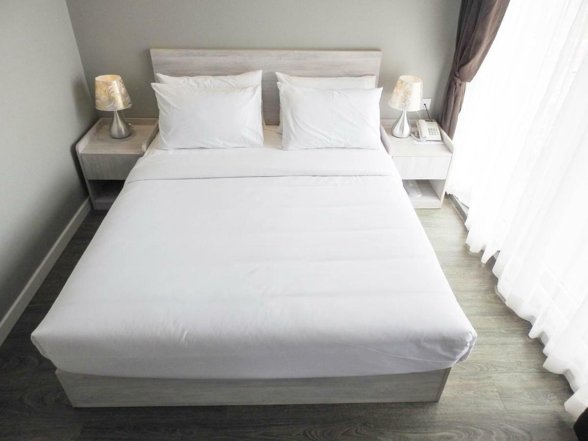 Hotel Cambodian Country Club Phnom Penh Esterno foto