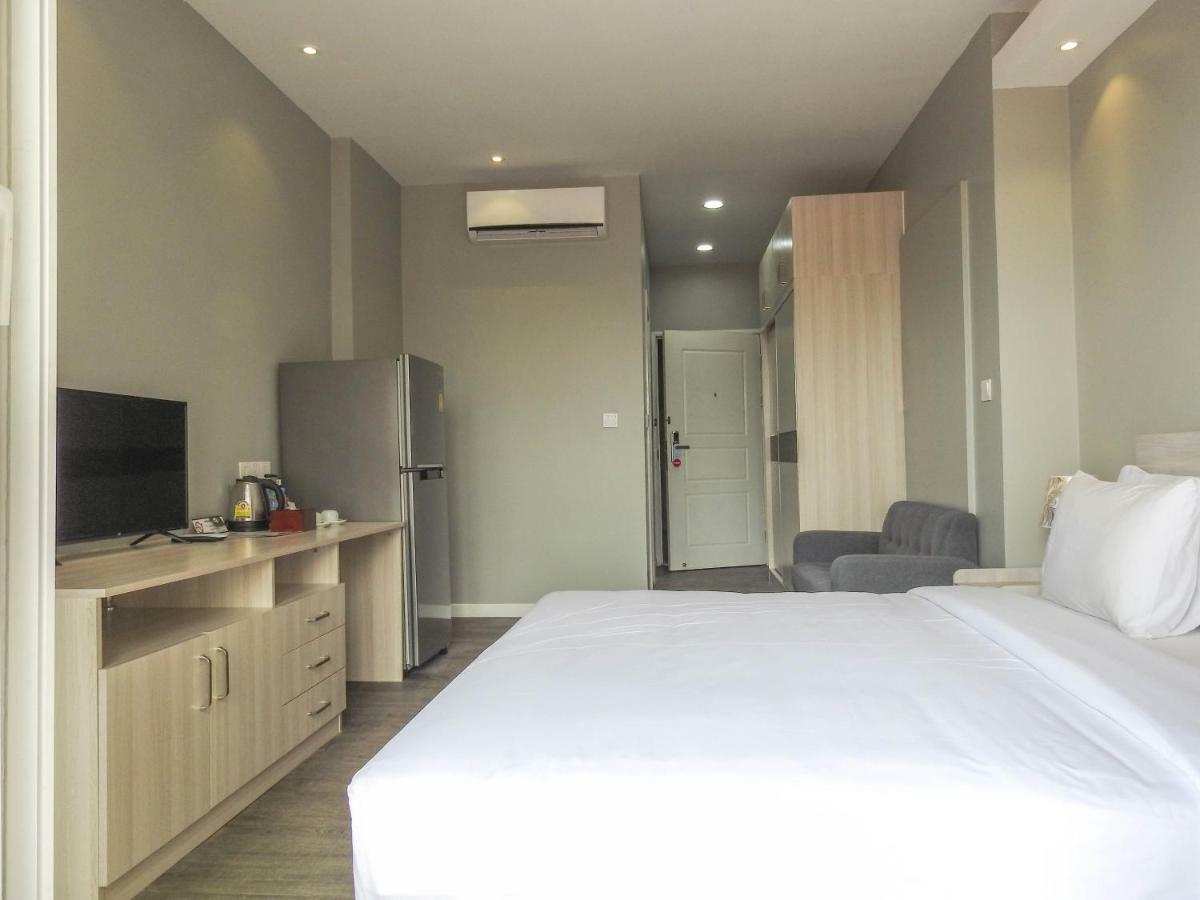 Hotel Cambodian Country Club Phnom Penh Esterno foto