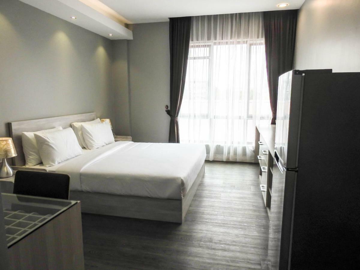 Hotel Cambodian Country Club Phnom Penh Esterno foto