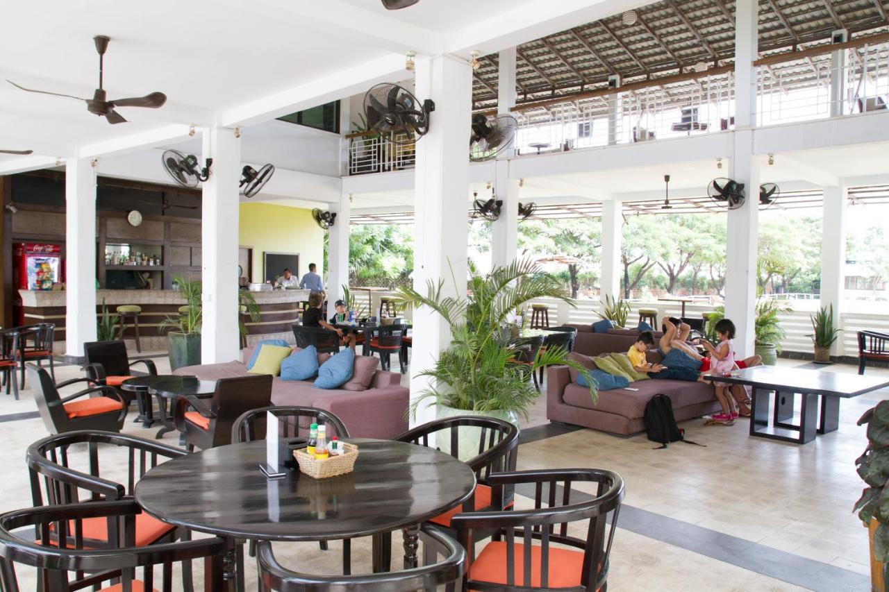 Hotel Cambodian Country Club Phnom Penh Esterno foto
