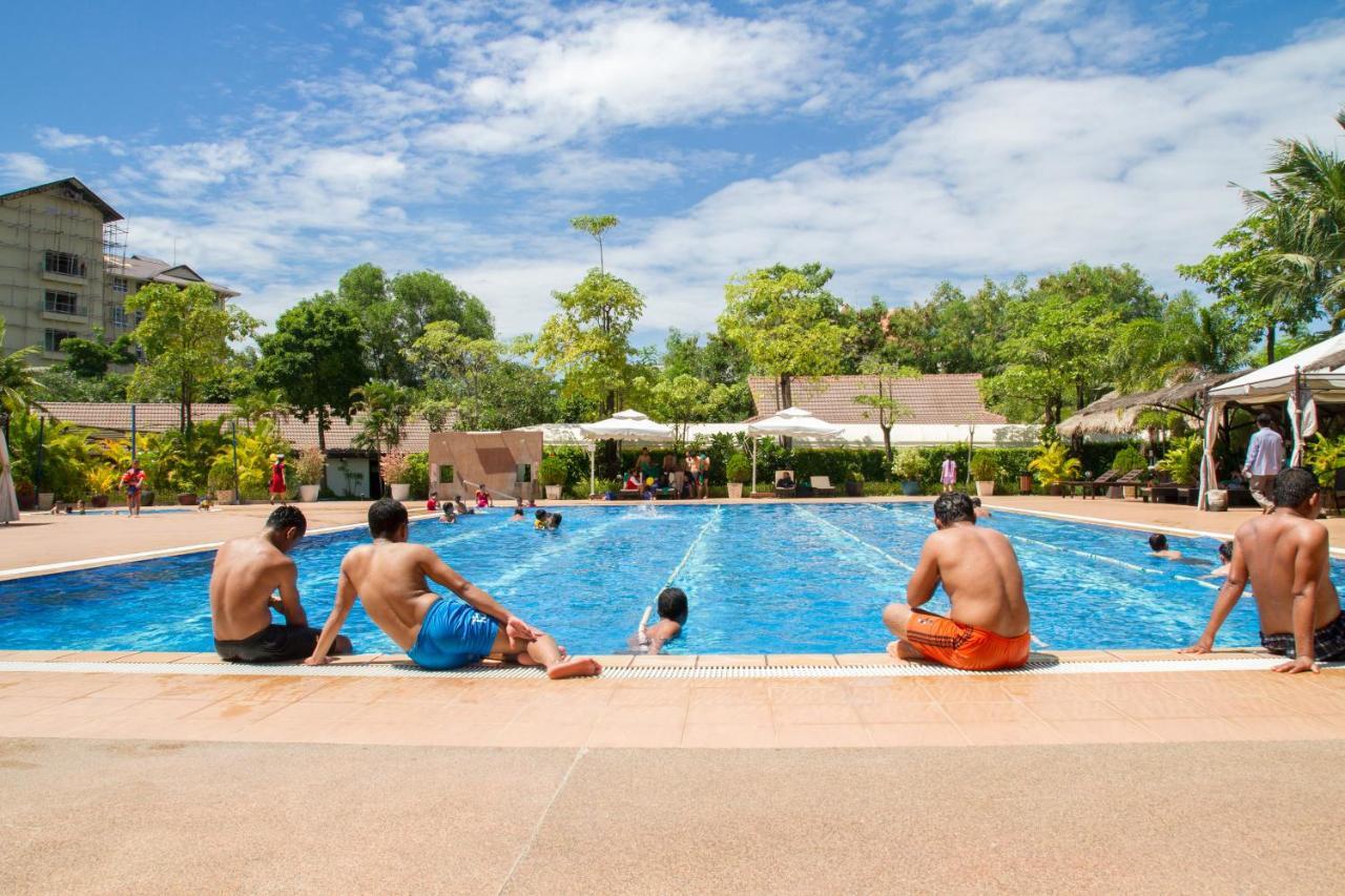 Hotel Cambodian Country Club Phnom Penh Esterno foto