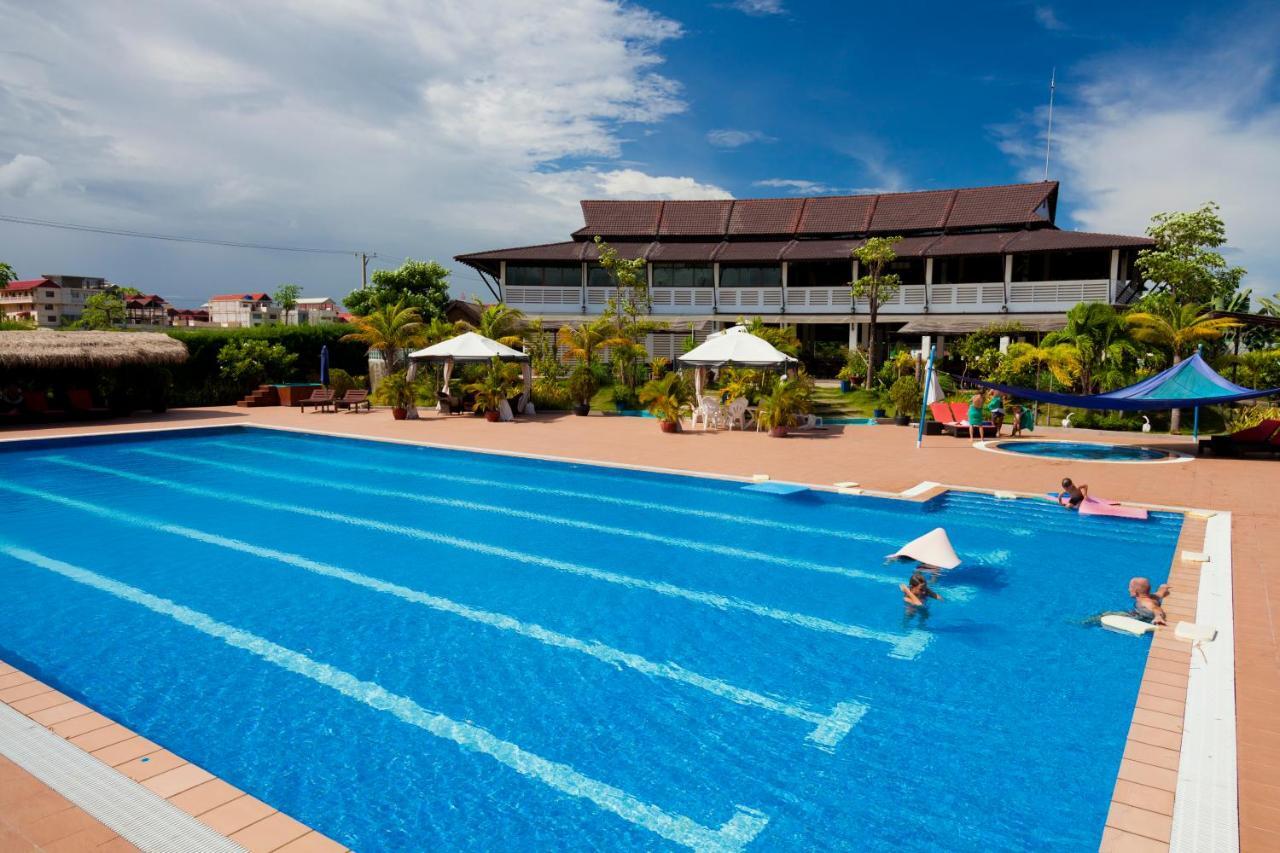 Hotel Cambodian Country Club Phnom Penh Esterno foto
